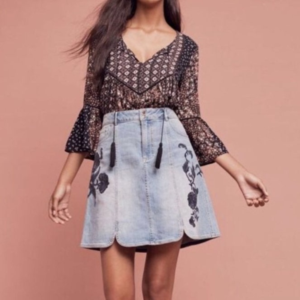 Denim skirt.